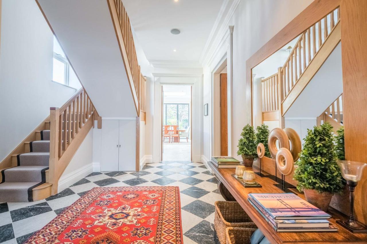 Breathtaking Putney Home With Gorgeous Garden Ричмонд Экстерьер фото